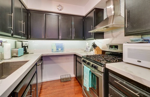 Granada Hills South Condo | Granada Hills Condo w/Community Pool & Workspace