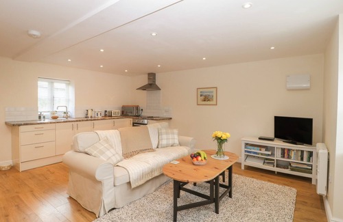 Hereford Cottage | GRANARY 1, pet friendly, with a garden in Madley