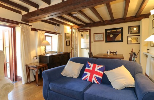 Ropsley House | GRANARY COTTAGE, pet friendly, character holiday cottage in Grantham