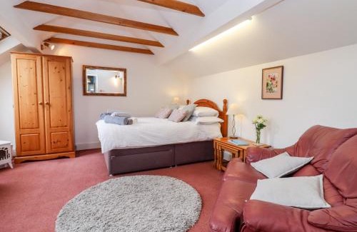 Huntley Apartment | Granary Studio