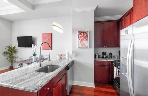 Olde Kensington Apartment | Grand 1BR w/Rooftop Pool & Gym