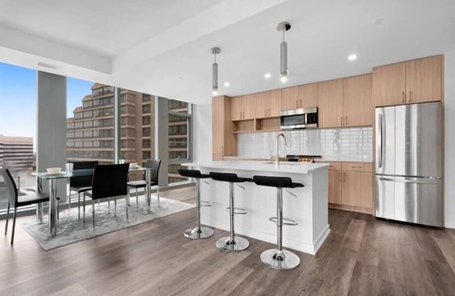 Crystal City Apartment | Grand 2 Bed Apartment w Balcony | Crystal City Arlington | by GLS