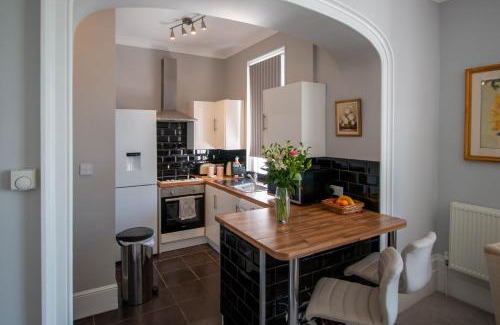 Herne Bay Apartment | Grand 2 bed Georgian apartment at Florence House with king bed, in the heart of Herne Bay & 300m from beach