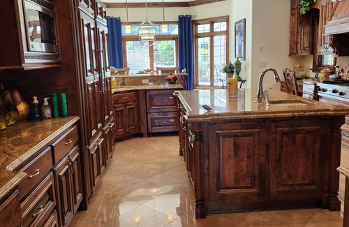 Delafield House | GRAND 6-bedroom home with resort style yard