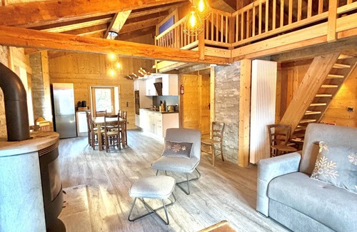 Les Praz-de-Chamonix Apartment | Grand Appartement Entièrement Rénové, au 1er Étage D'un Chalet Individuel