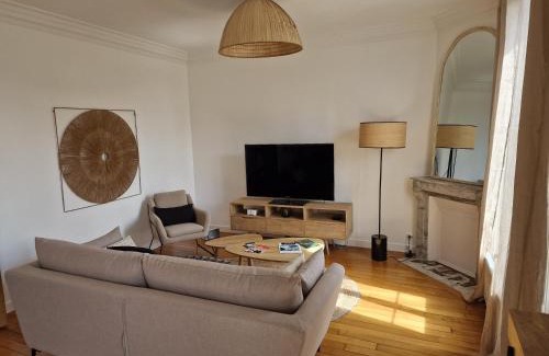 Enghien-les-Bains Apartment | Grand Appart 2 pièces Enghien-les-Bains