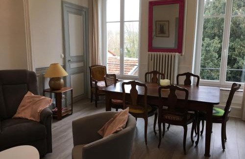 Saint-Nicolas-de-Port Apartment | Grand appartement 6 pers., cadre calme, proche Nancy et Lunéville, toutes commodités, tout inclus - FR-1-584-179