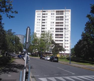 Moulins Apartment | Grand appart rez de chaussée