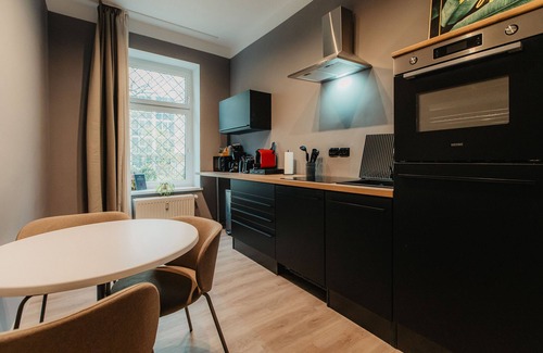 Zentrum-Ost Apartment | *Grand Botanical* 4-room apartment with kitchen - Luga Homes - Townhouse