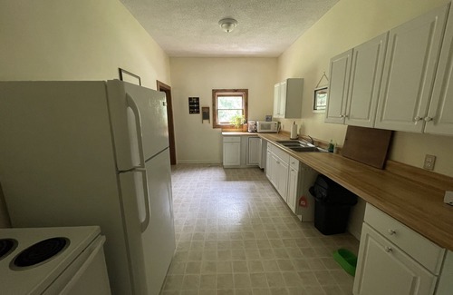 Three Rivers Cottage | Grand Canoe on a Semi-private Lake, Beach, Nature, Boats, Fun. Tons of Space!