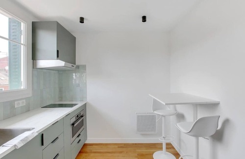 Saint-Ouen Apartment | Grand duplex climatisé 2BR - Proche Paris