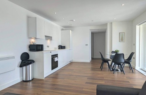 Bracknell Apartment | Grand Exchange Nr Ascot 2 bed with Parking