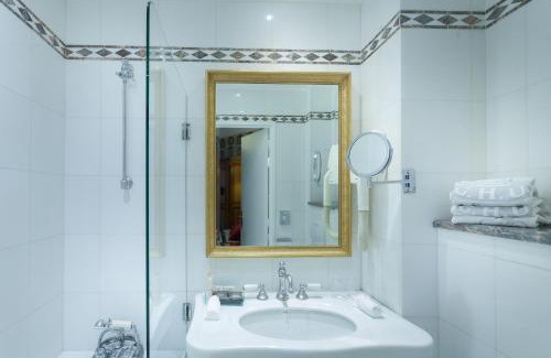 Saint-Germain-des-Pres Hotel | Grand Hôtel de L'Univers Saint-Germain