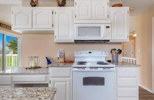 Grove House | Grand Lake Retreat, 4Bd/3Ba, Lake Front, Firepit