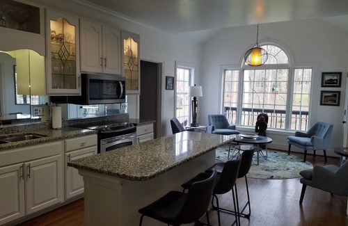Sedgefield House | Grand Luxury Home 6BR/4BA.Close Dntown/Coliseum/HP Mkts.Lge Kitch.Outdoor Areas.