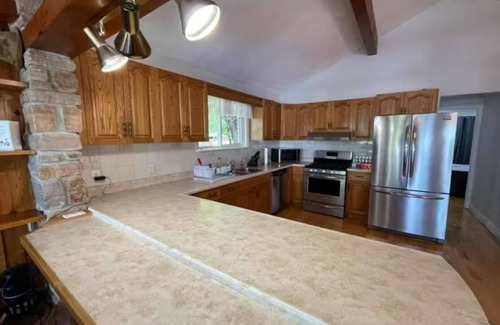 Bobcaygeon Cottage | Grand Maison in Bobcaygeon - 5 bedroom 3 bath Luxurious Waterfront Cottage