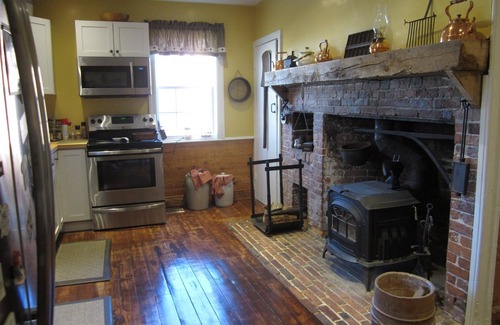 Granville Ferry Bed & Breakfast | Grand Oak Manor Bed & Breakfast