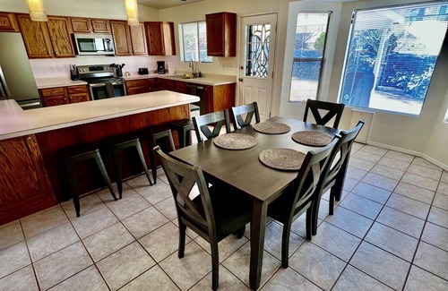 Prescott House | Grand Residence: Spacious Luxury (3 bed/2 bath)