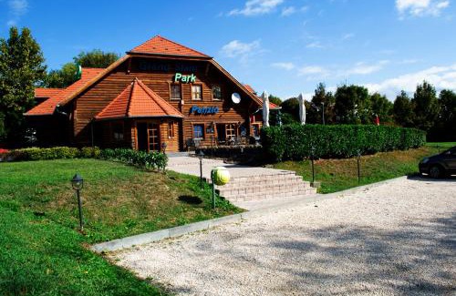 Peterhegy House | Grand Slam Park Inn
