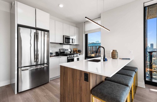 West Loop Apartment | Grand Stay: 4 High-End 2BR Apartments