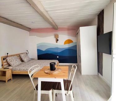 Hyeres Apartment | Grand Studio & Terrasse Privée