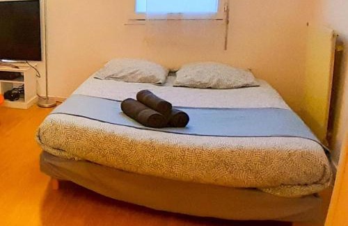 Sartrouville Apartment | Grand T1 proche RER A, Vrai lit, Cuisine séparée