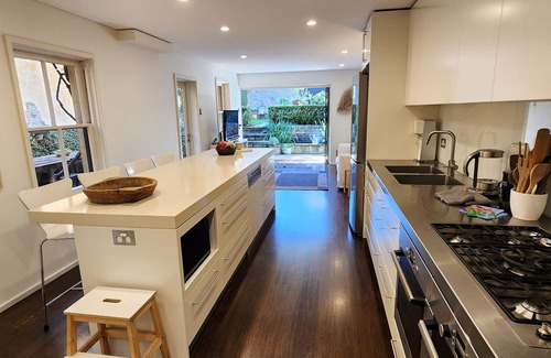 Paddington House | Grand Terrace with Secret Garden + Parking in Central Location - 4 Bedrooms