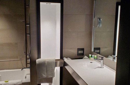 Laval Hotel | Grand Times Hotel Laval - Centropolis