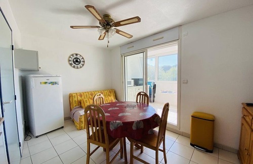 Le Grand Travers Apartment | Grand travers, T3, Air-conditioned, Parking, Beach 150m.