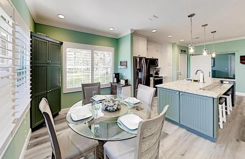 Cypress Lake Apartment | Grand View #103