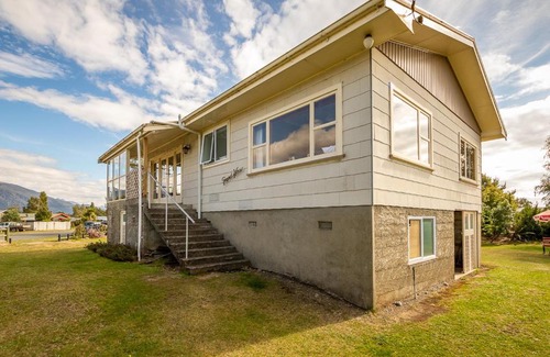 Te Anau House | Grand View - Te Anau Holiday Home