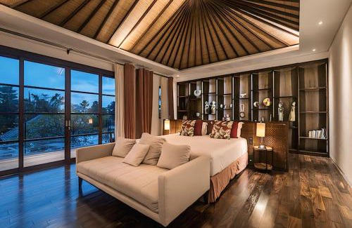 Berawa Villa | Grand Villa Puri Padi - prime Canggu beach location, 25x5 infinity Pool!