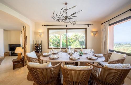 Urbanizacion el Rosario Villa | Grand Villa! with Golf & Sea view!