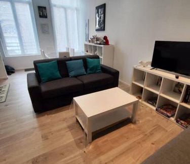 Cambrai Apartment | Grand volume calme centre-ville Tan1