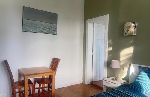 Gambetta Apartment | Grande chambre cosy avec salle de bain et WC privatif