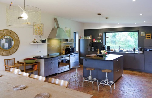 Feneu House | Grande Maison de Famille Pleine de Charme. Confort, Calme, Vue, Piscine
