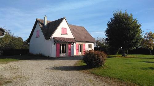 Champignelles House | Grande Maison de plain pied avec jardin arboré.