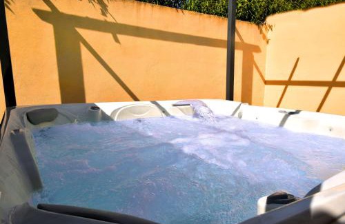 Sauzet House | Grande Maison Familiale Premium Super Calme - Piscine - Jacuzzi - Salle de Jeux - Idéalement Située - Gd Jardin Sans aucun vis à vis