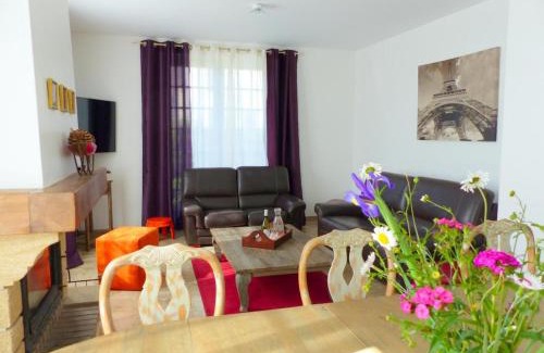 Le Mayet-de-Montagne House | Grande maison contemporaine avec piscine privée, proche lac, randonnées et activités de loisirs - FR-1-489-134