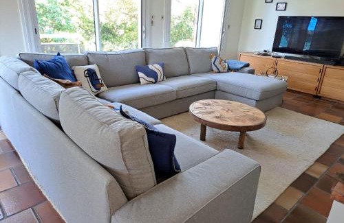 Saint-Jean-de-Monts House | Grande Maison Familiale Proche Plage, Piscines et Commerces – Idéal pour 8 Personnes - FR-1-323-546