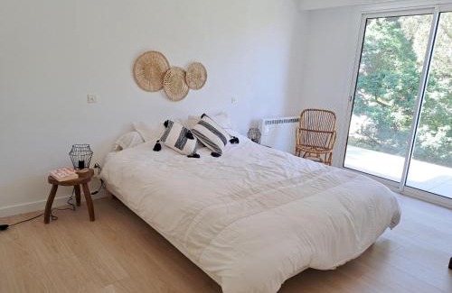 Saint-Jean-de-Monts House | Grande Maison Familiale Proche Plage, Piscines et Commerces – Idéal pour 8 Personnes - FR-1-323-546