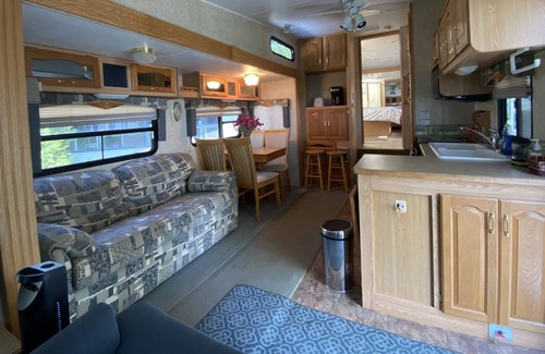 Mauricie House | Grande Roulotte Luxe Cardinal Devant le Fleuve St-laurent