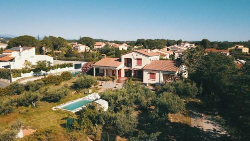 Ortaffa Villa | Grande villa catalane dans parc aux oliviers