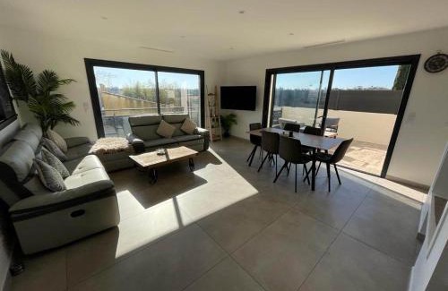 Juvignac Villa | Grande Villa cosy avec piscine, sauna & jacuzzi