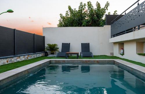Juvignac Villa | Grande Villa cosy avec piscine, sauna & jacuzzi