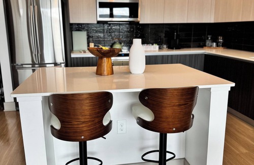 Home Park Apartment | Grandiose Midtown Resort Style Retreat