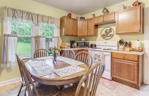 Primrose House | 'Grandma's Farm House' on 125 Acres w/Fire Pit!