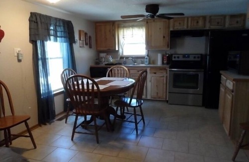 Warsaw House | GRANDMA'S GET-A-WAY (Water Front property) WIFI. Private covered one bay dock.