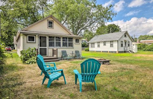 Saybrook Manor House | Grandmas Cottage with Sunroom Walk to Beach