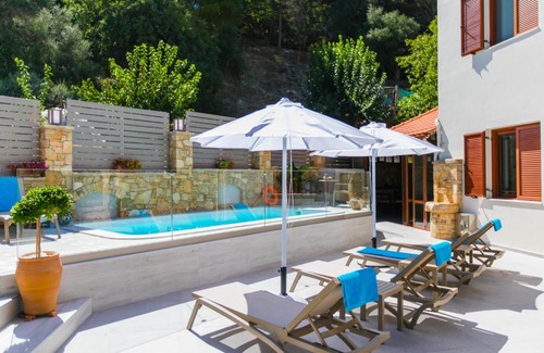 Mixorrouma Villa | Grandpas House - Countryside Villa with Private Pool & Whirlpool Tub